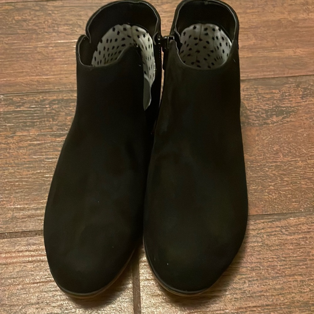 SOLD 🔴 Cat & Jack black kid’s booties